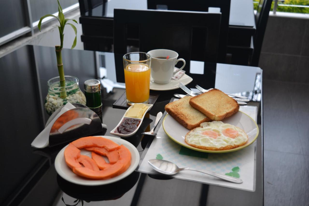 Hotel Quality Comfort House Bogotá Zewnętrze zdjęcie