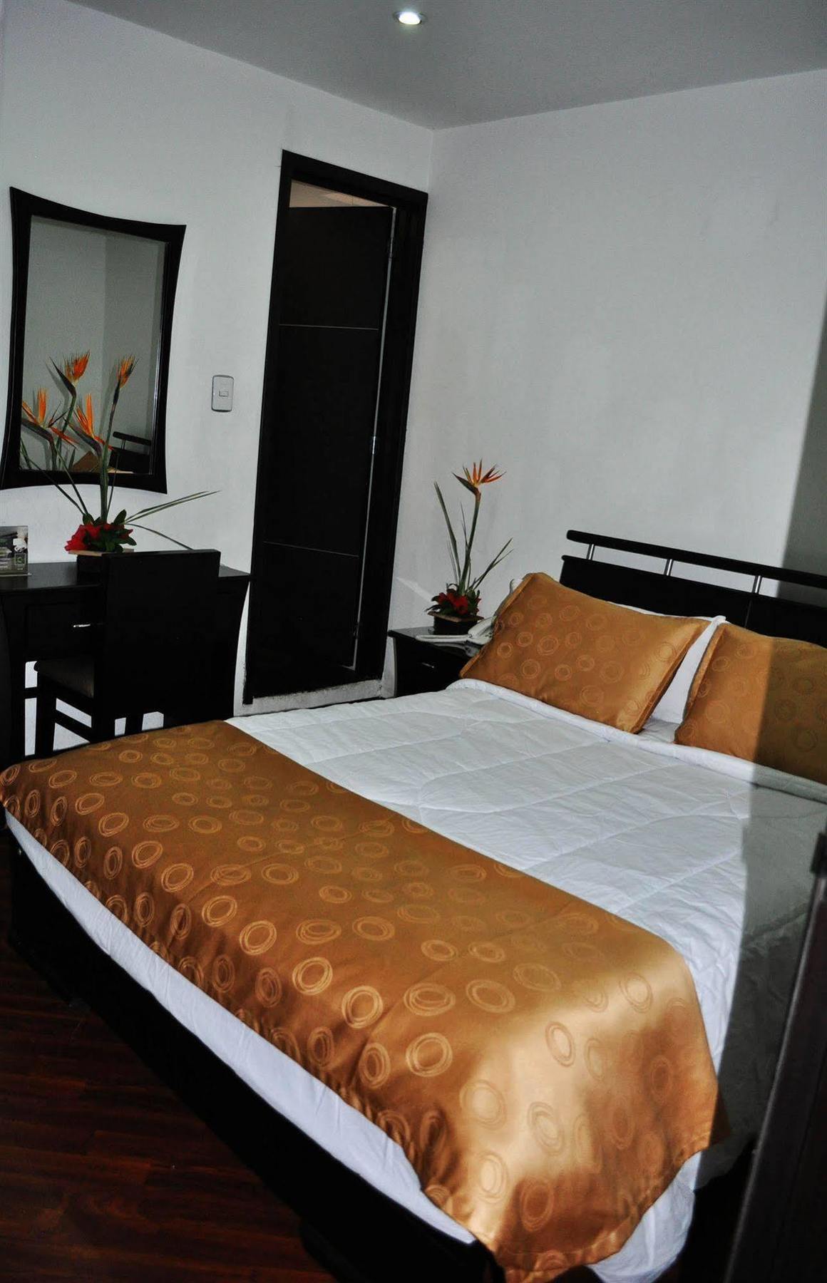 Hotel Quality Comfort House Bogotá Zewnętrze zdjęcie