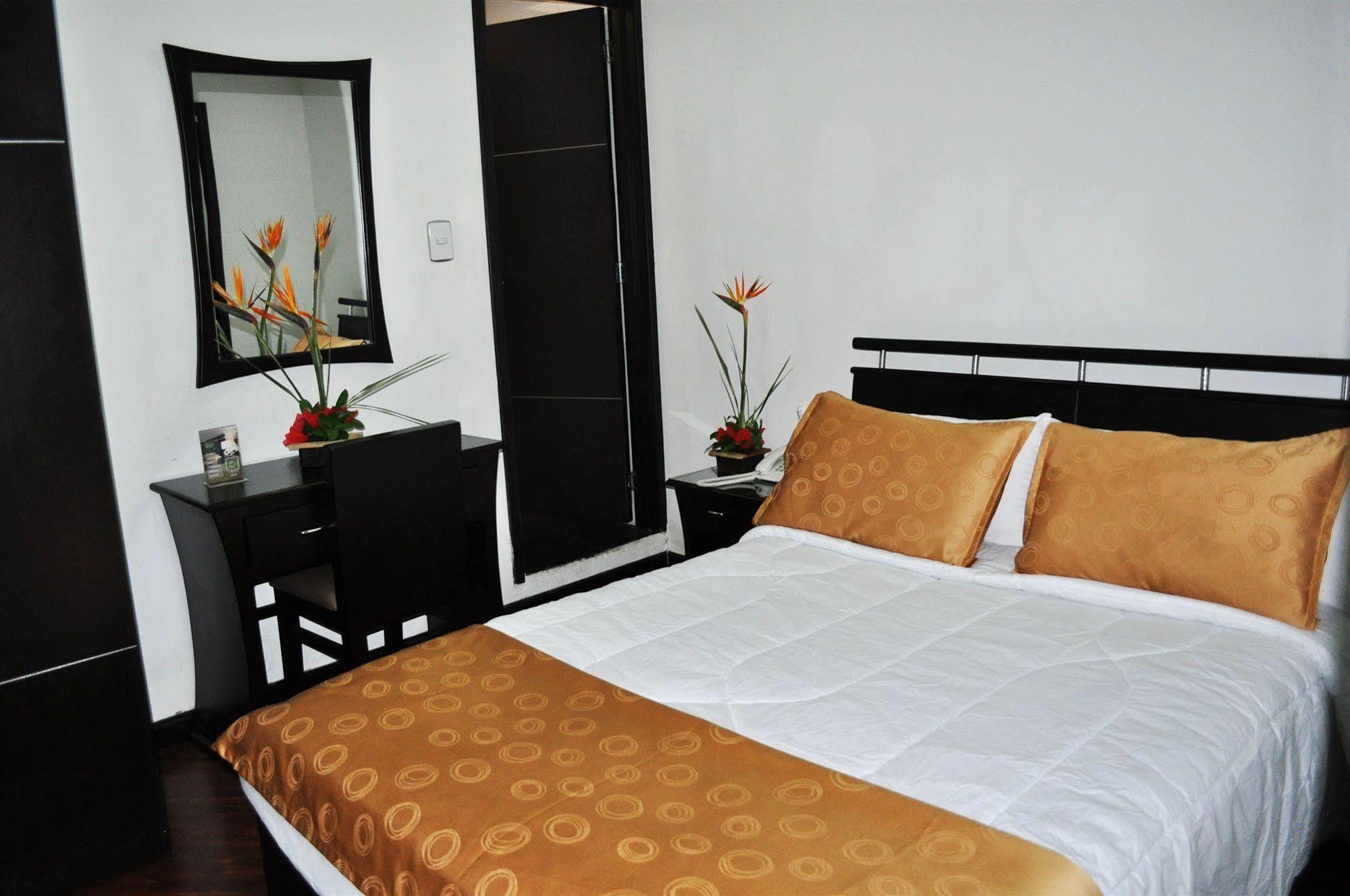 Hotel Quality Comfort House Bogotá Zewnętrze zdjęcie